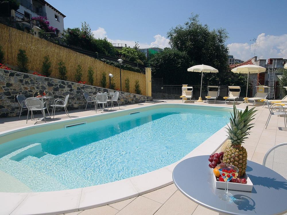 Piccolo Hotel Diano Marina Zewnętrze zdjęcie