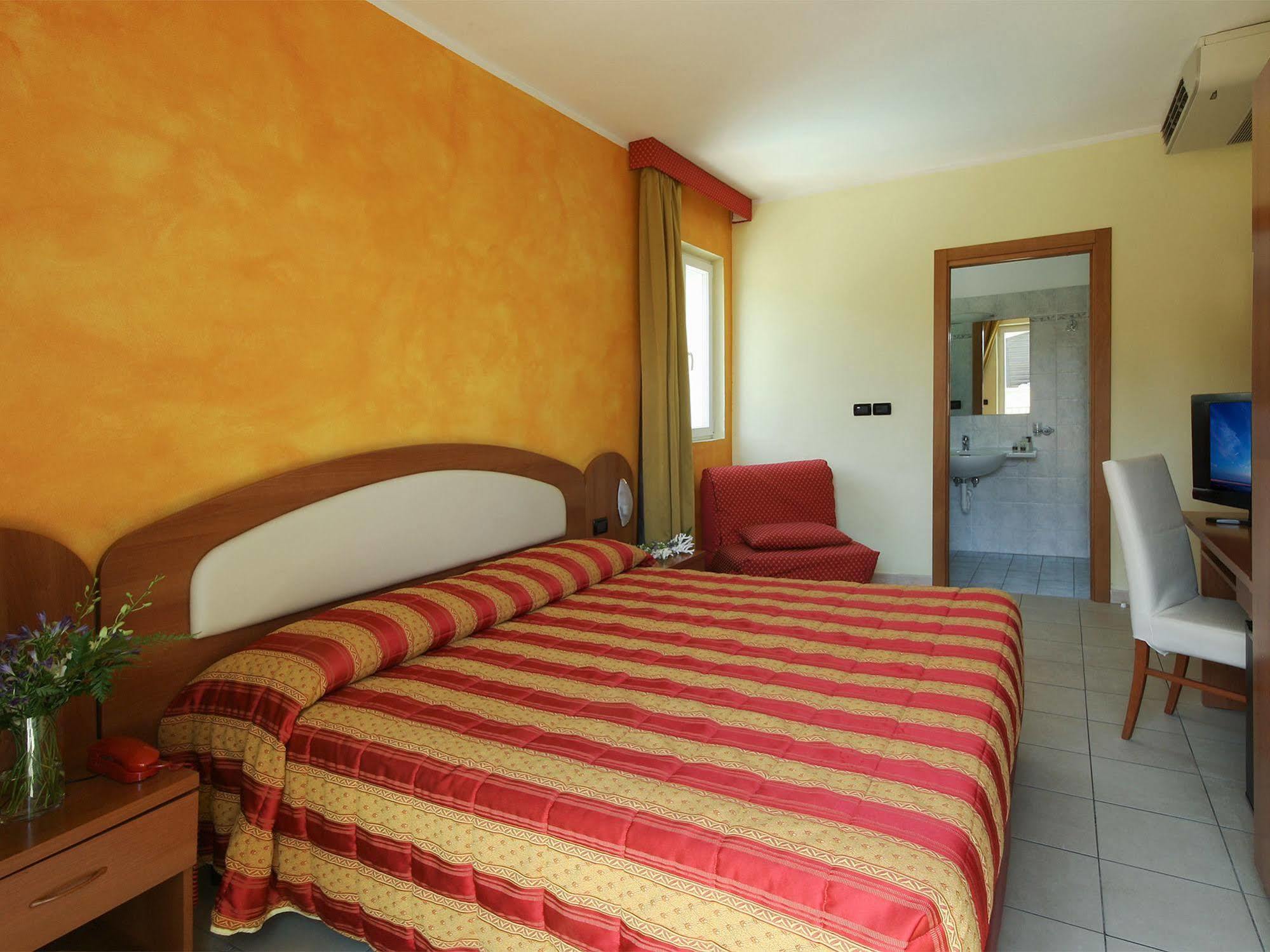 Piccolo Hotel Diano Marina Zewnętrze zdjęcie