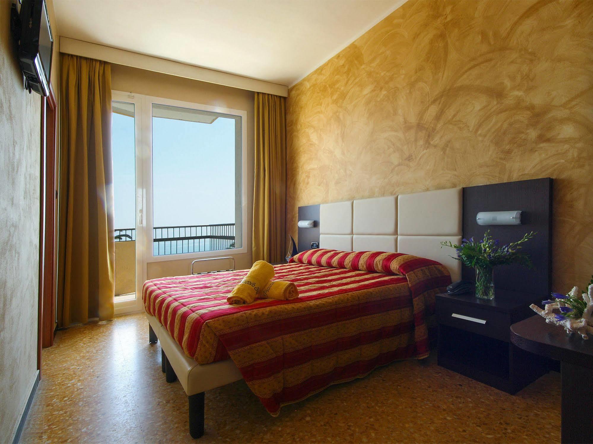 Piccolo Hotel Diano Marina Zewnętrze zdjęcie